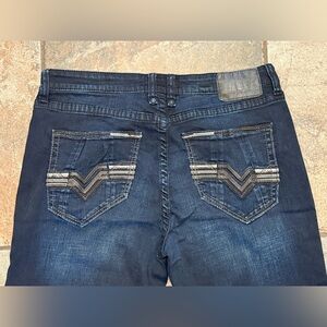 Buckle Salvage Dark Denim “Mayhem” straight regular fit Jeans
Buckle Exclusive